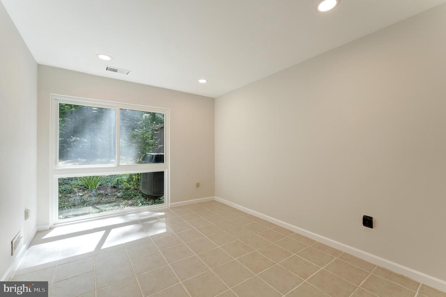 11637 Newbridge Ct