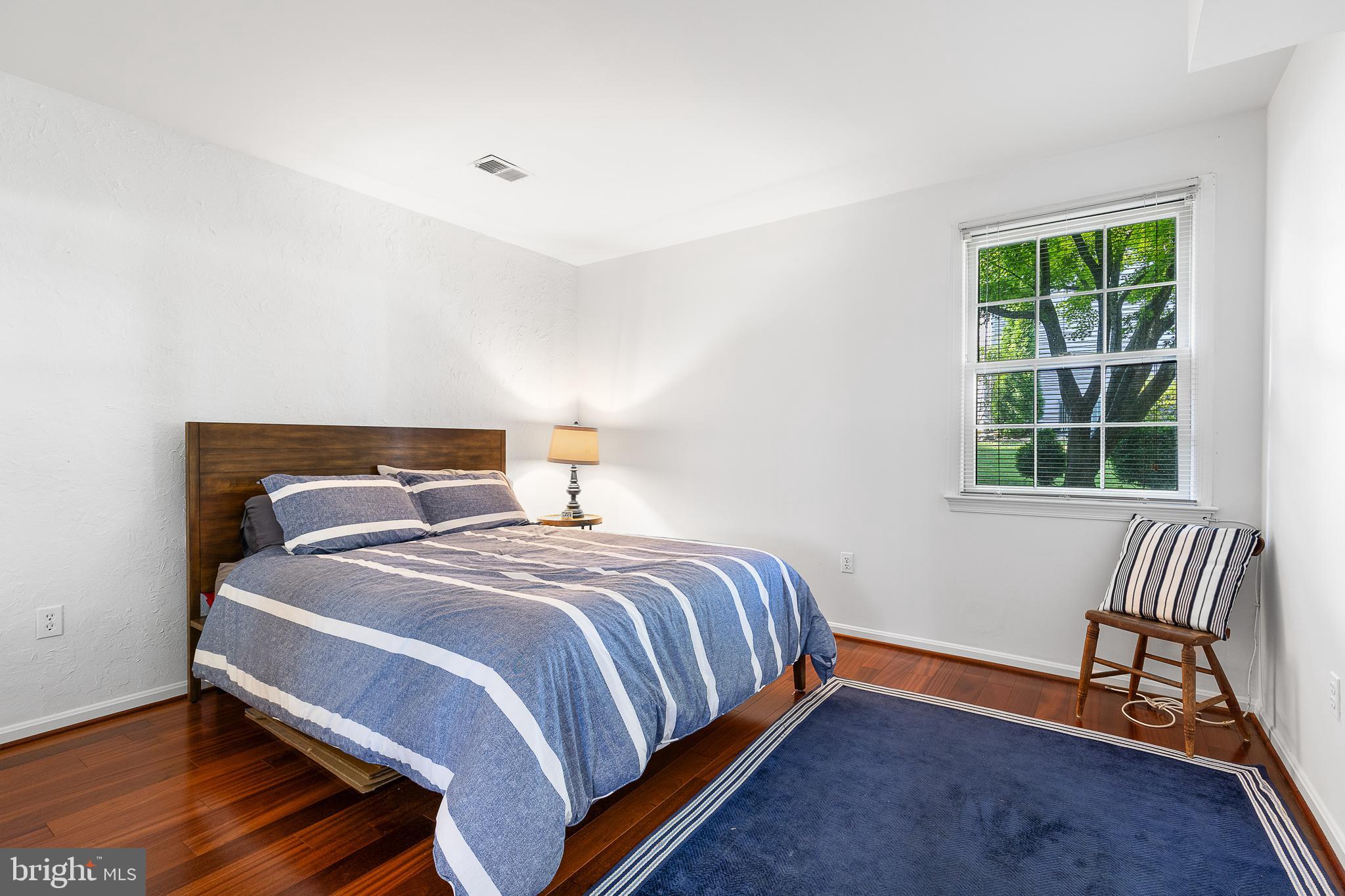6237 Wilmette Dr