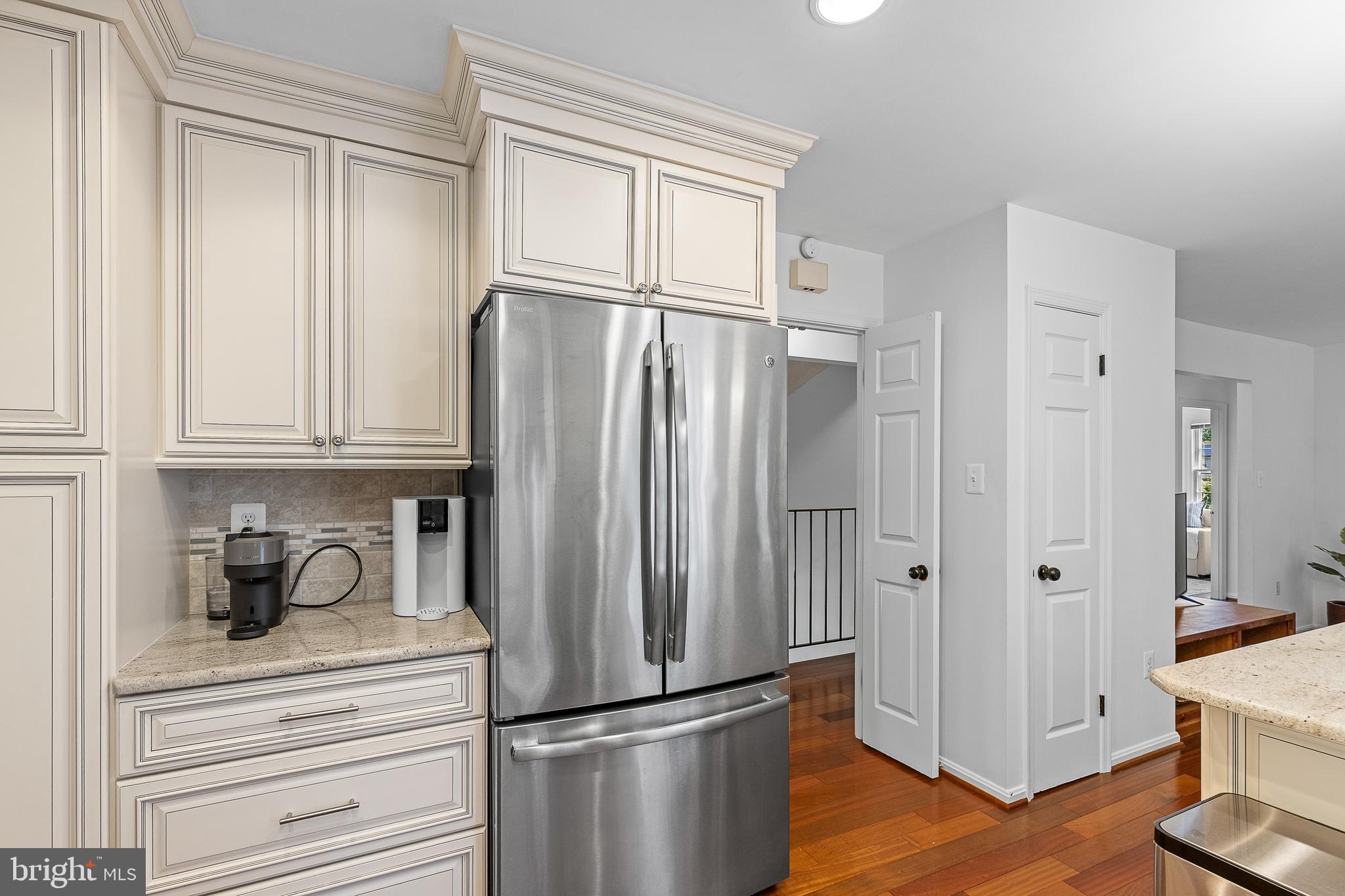 6237 Wilmette Dr