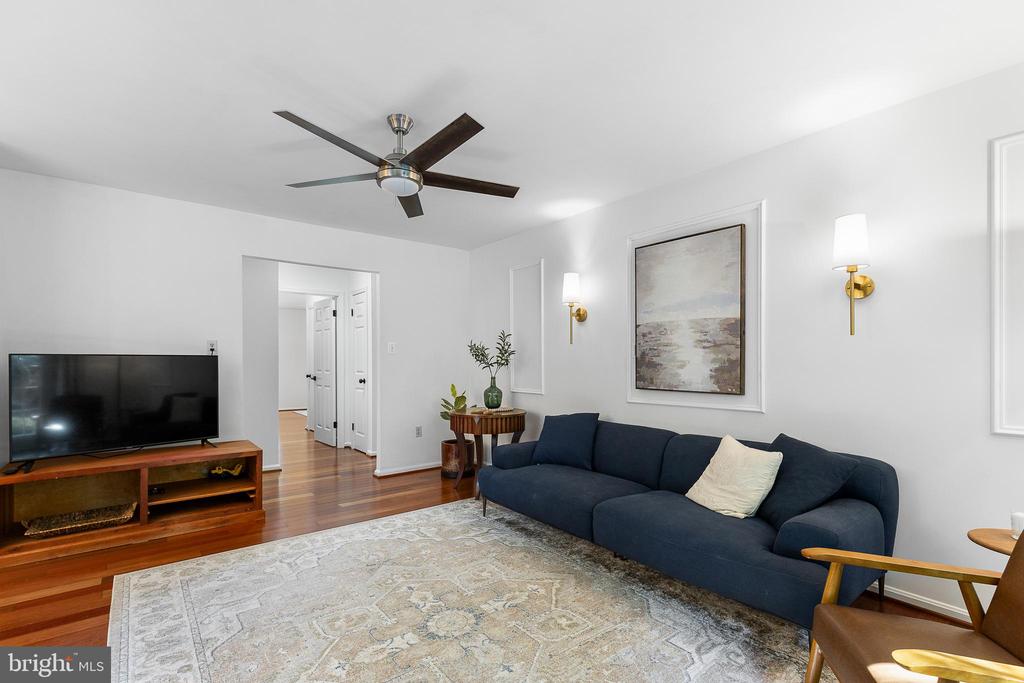 6237 Wilmette Dr