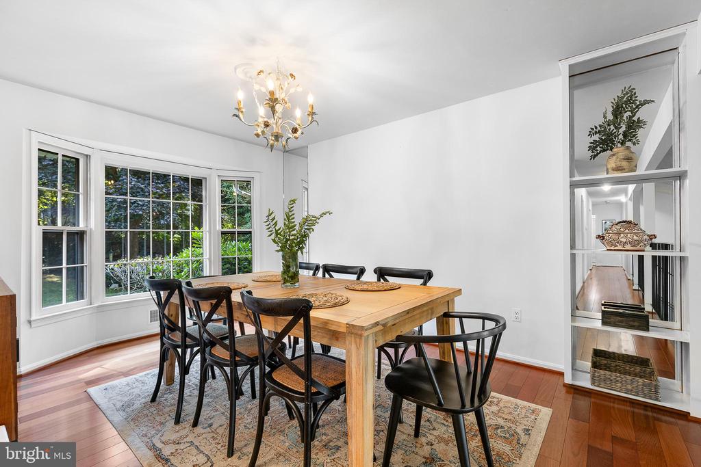 6237 Wilmette Dr
