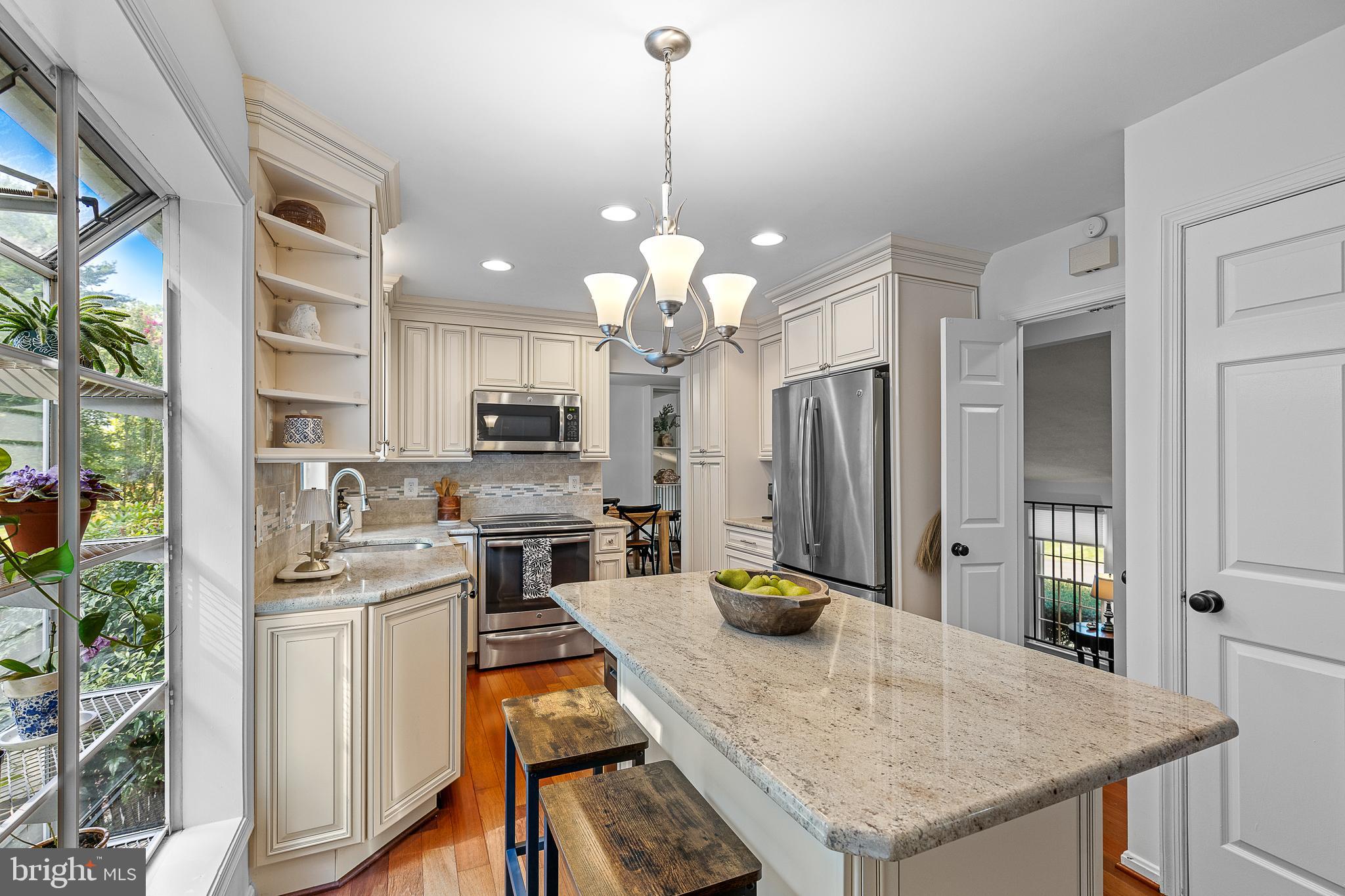 6237 Wilmette Dr