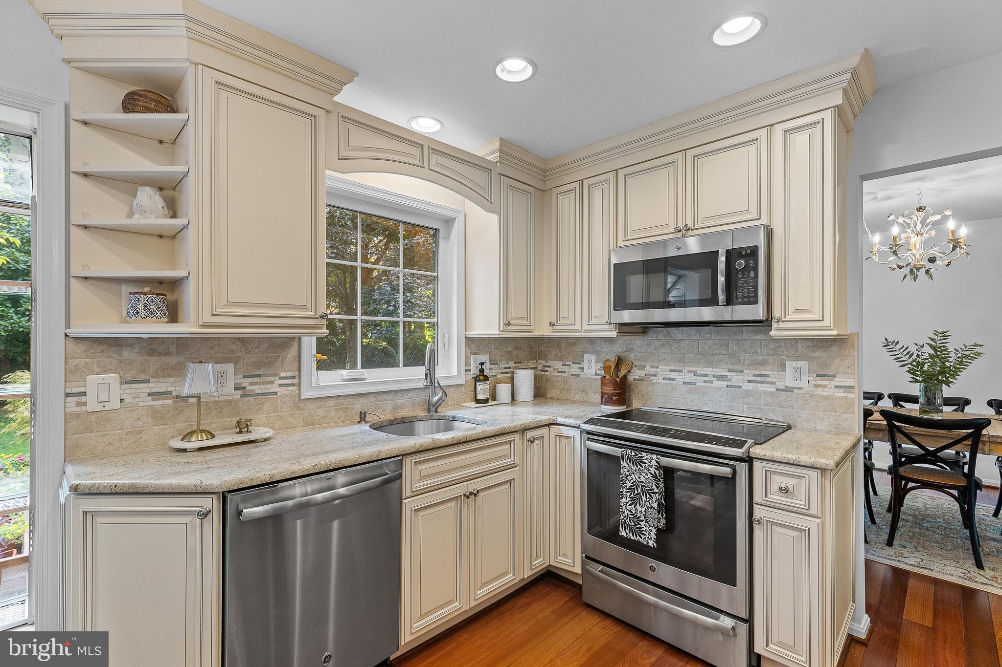 6237 Wilmette Dr