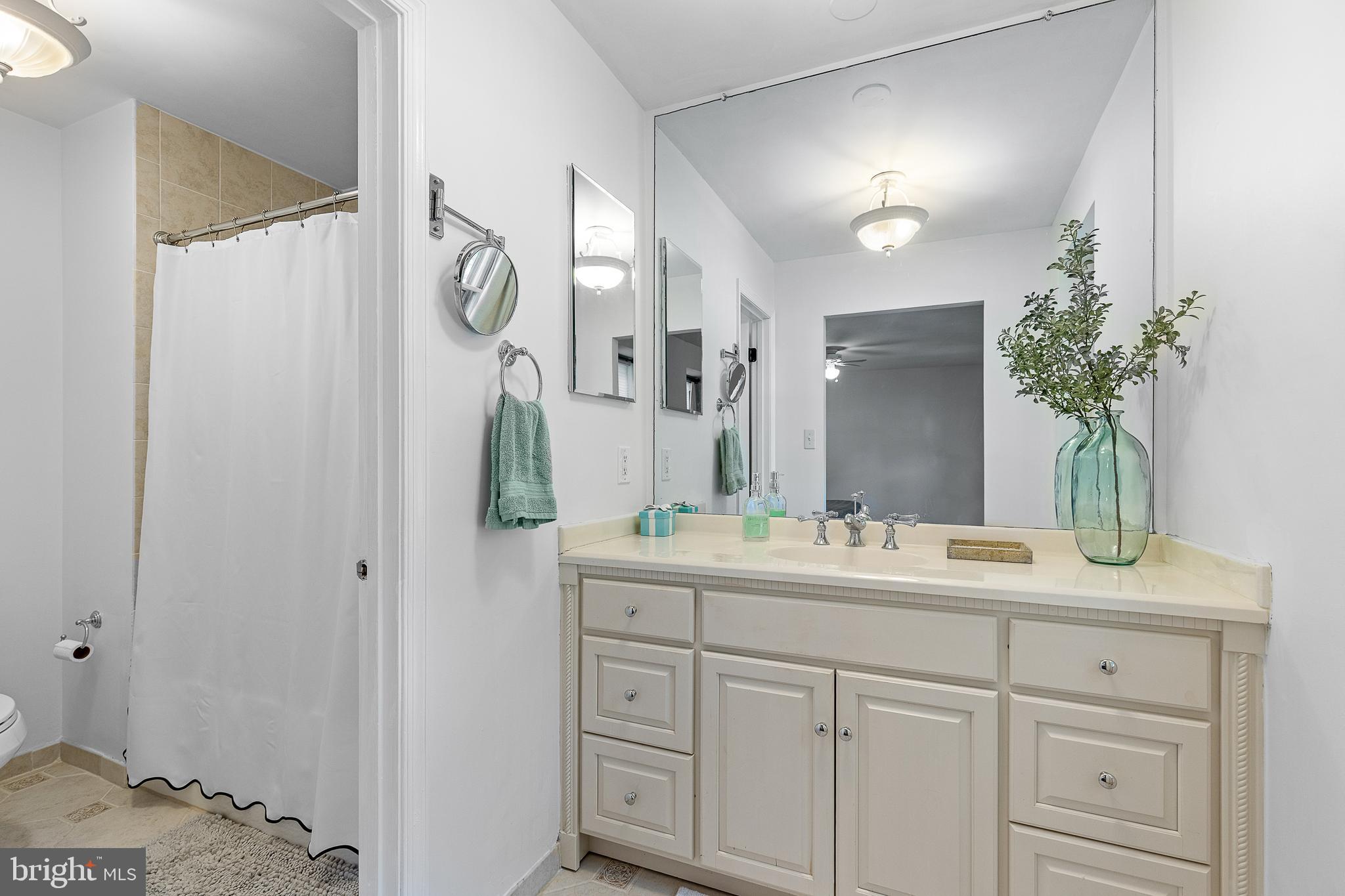 6237 Wilmette Dr