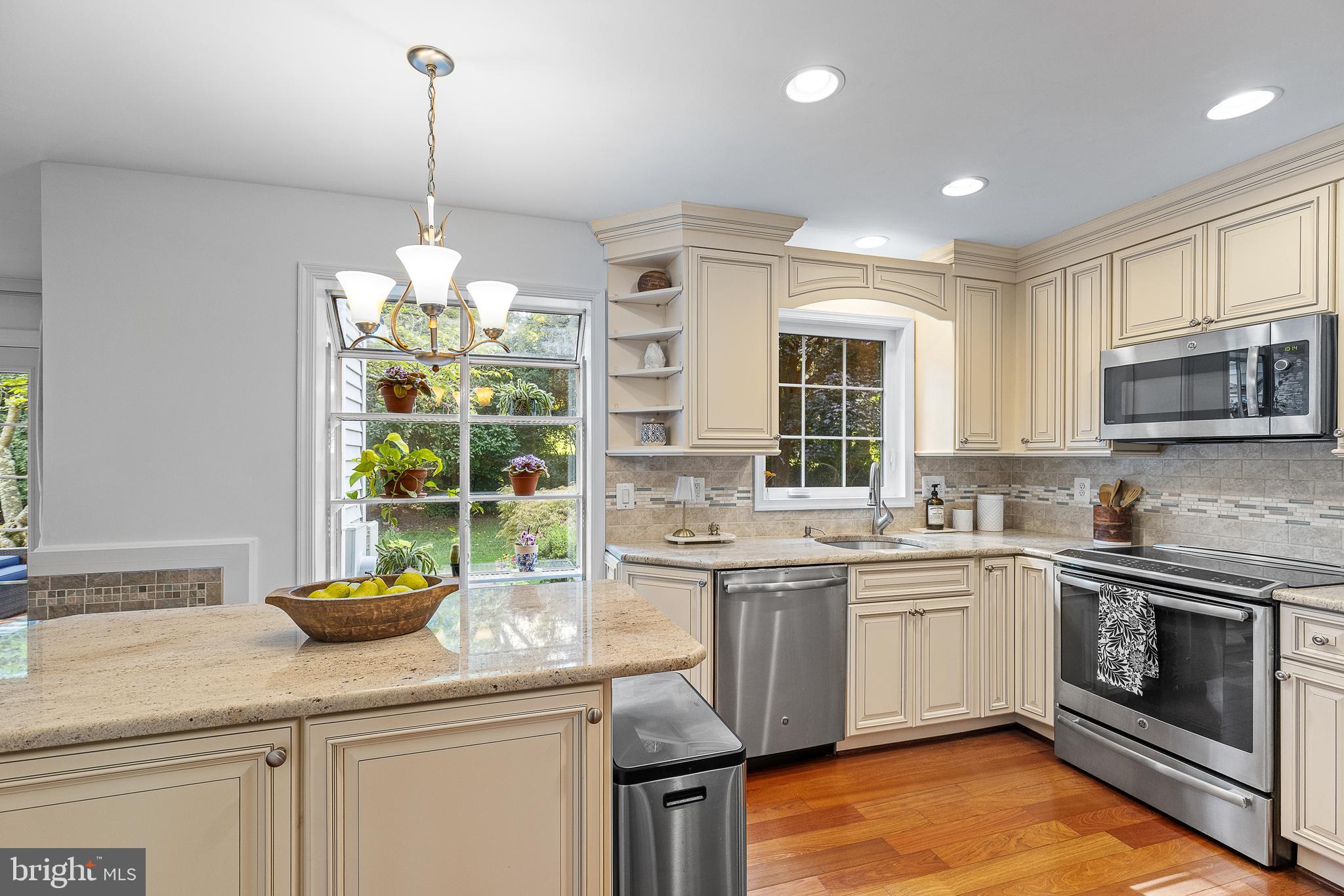 6237 Wilmette Dr