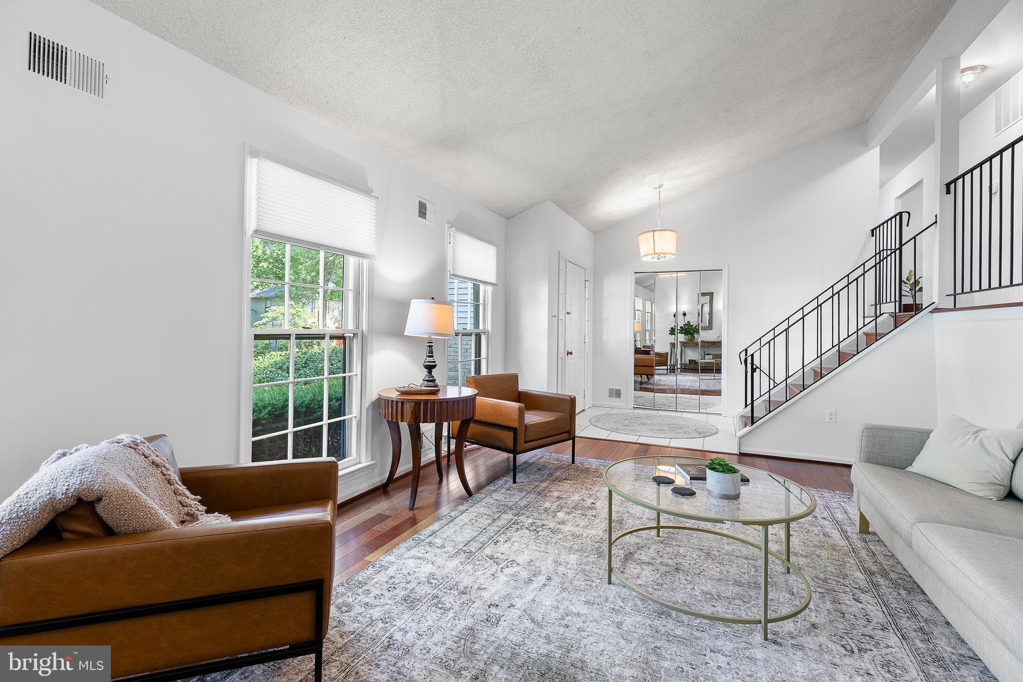 6237 Wilmette Dr
