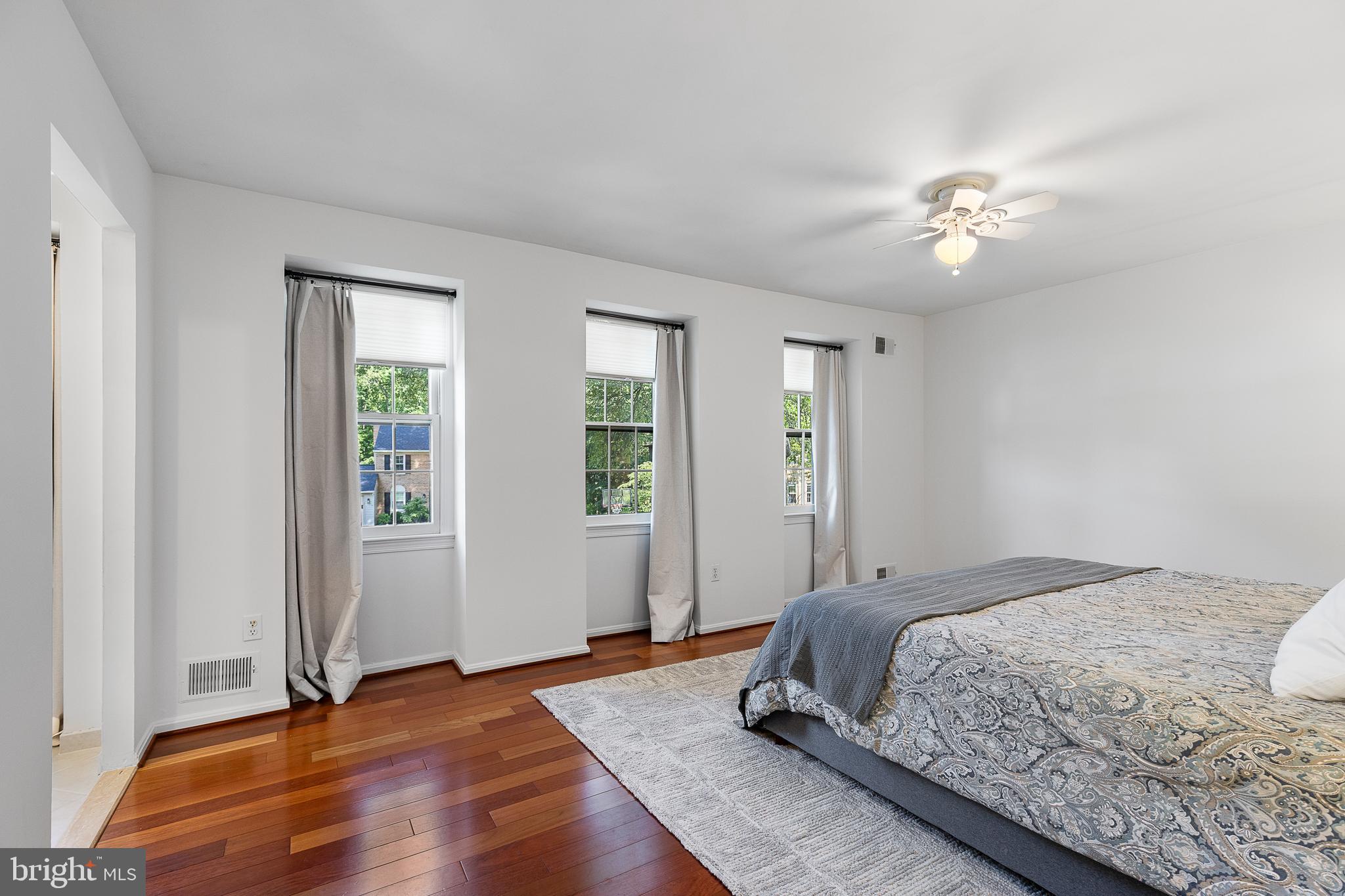 6237 Wilmette Dr