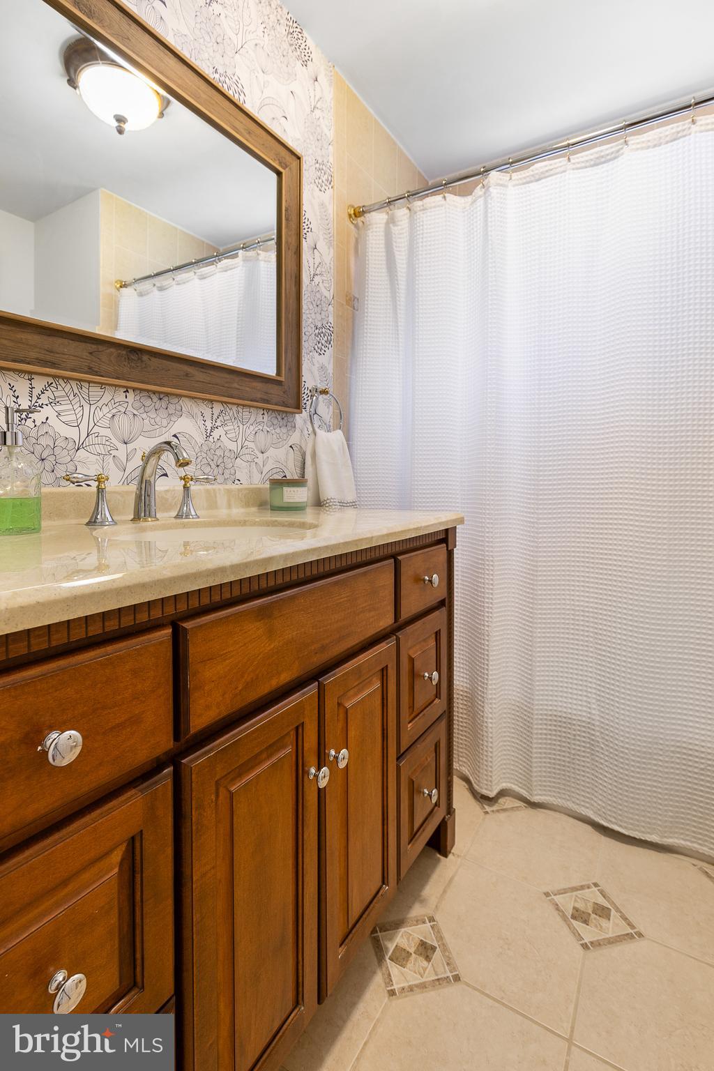6237 Wilmette Dr