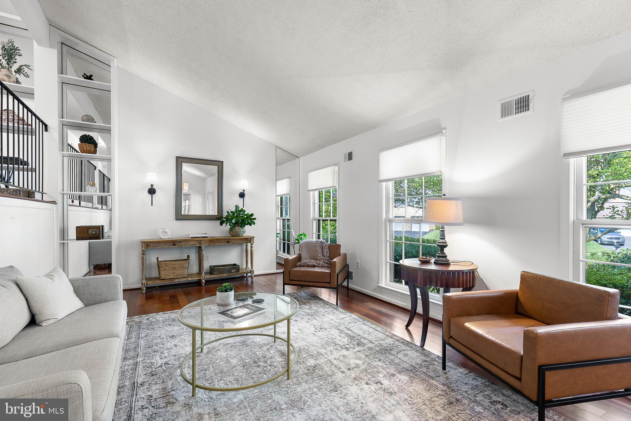 6237 Wilmette Dr