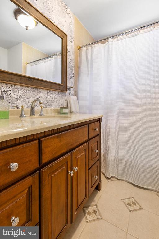 6237 Wilmette Dr