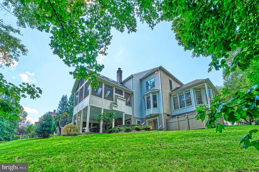 1305 NEWKIRK COURT