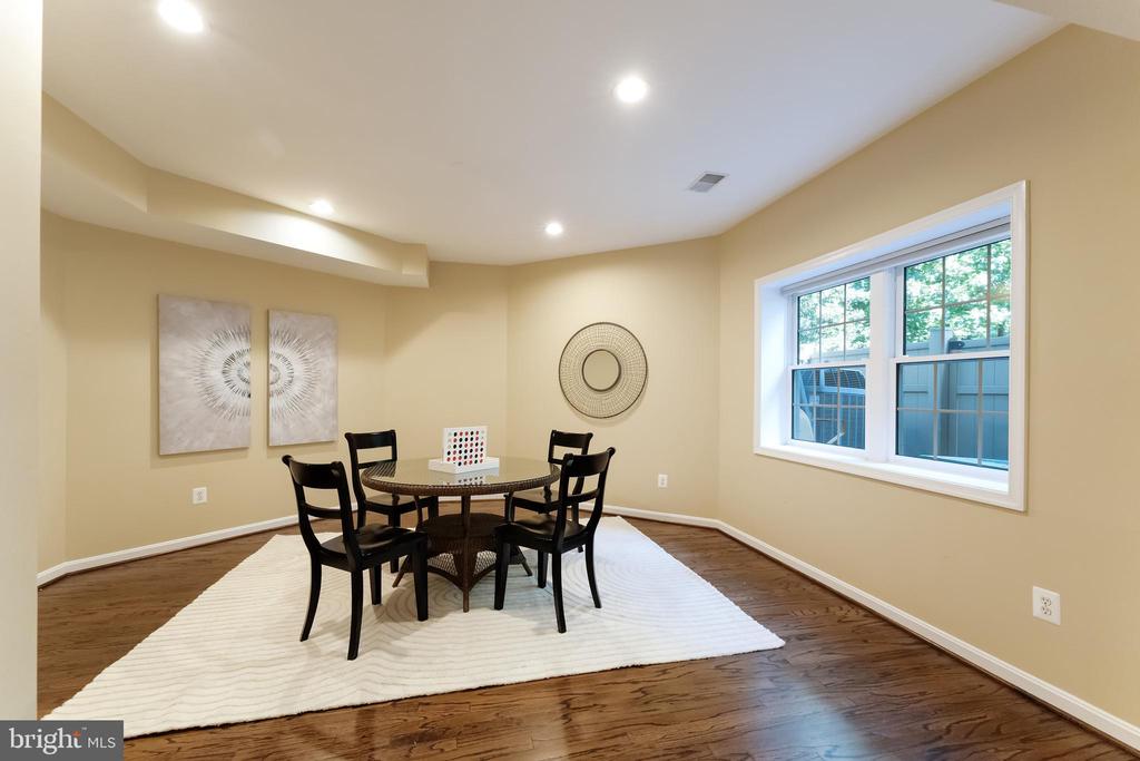 1305 NEWKIRK COURT