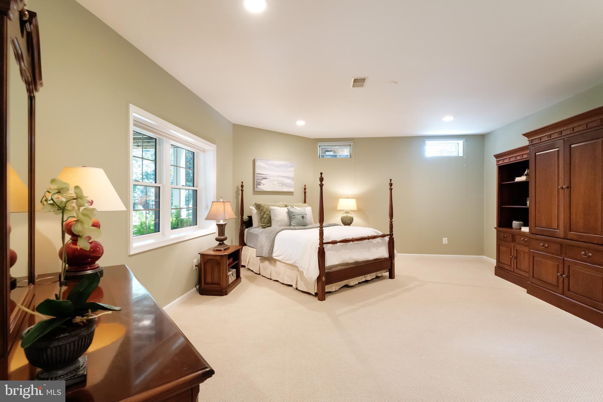 1305 NEWKIRK COURT