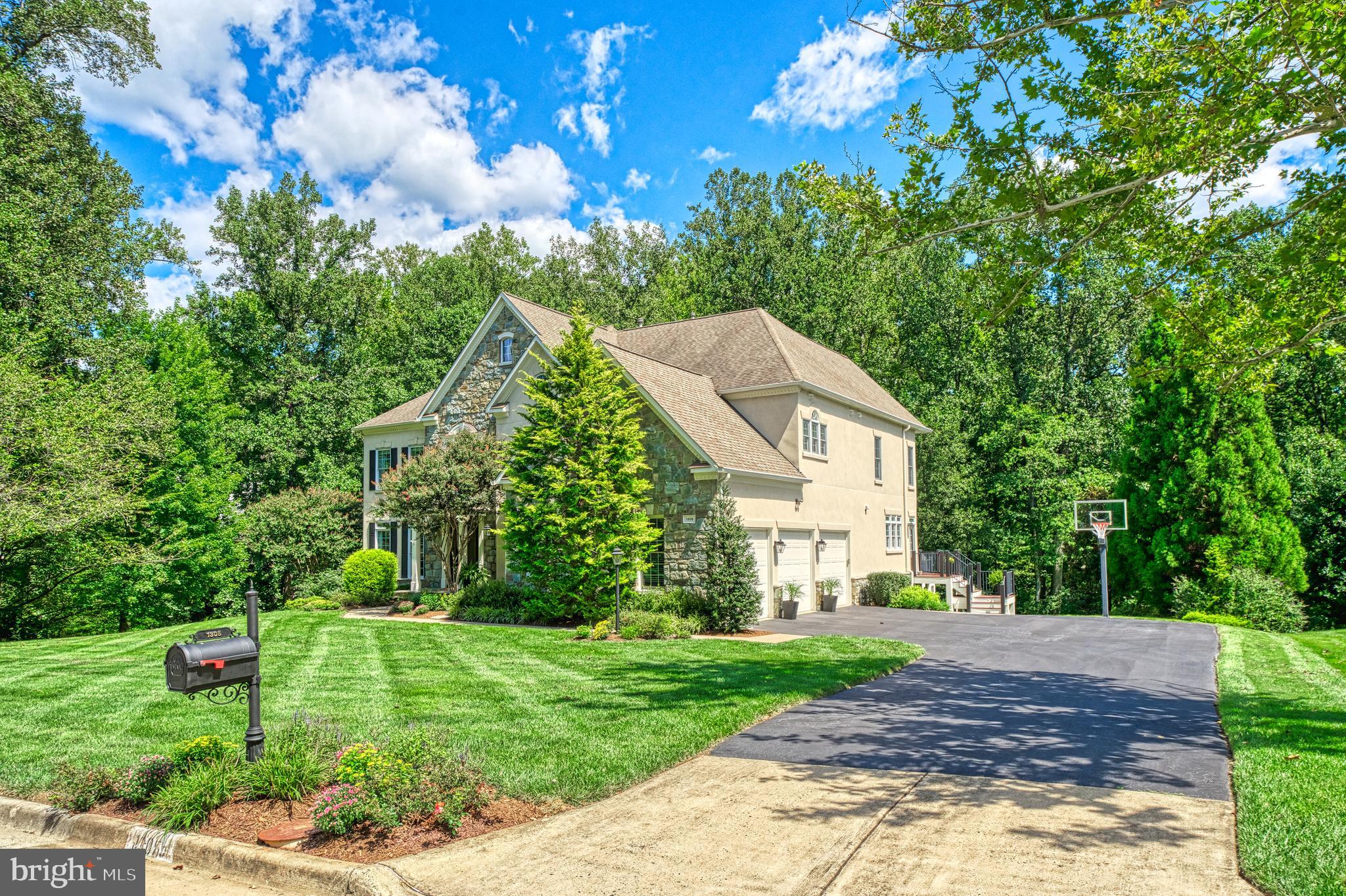 1305 NEWKIRK COURT