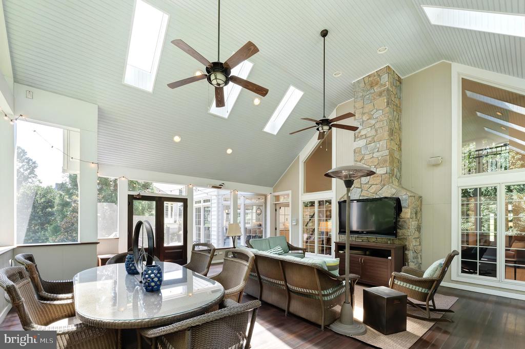 1305 NEWKIRK COURT