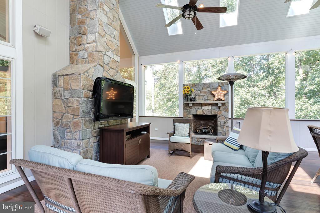 1305 NEWKIRK COURT