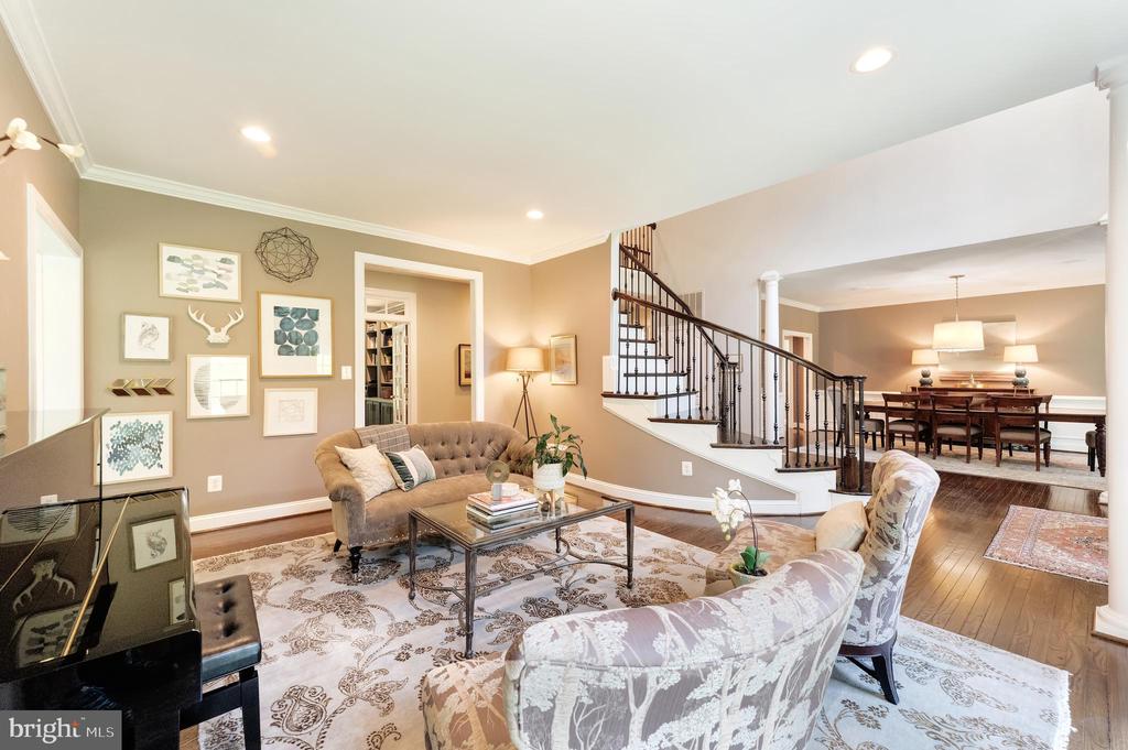 1305 NEWKIRK COURT