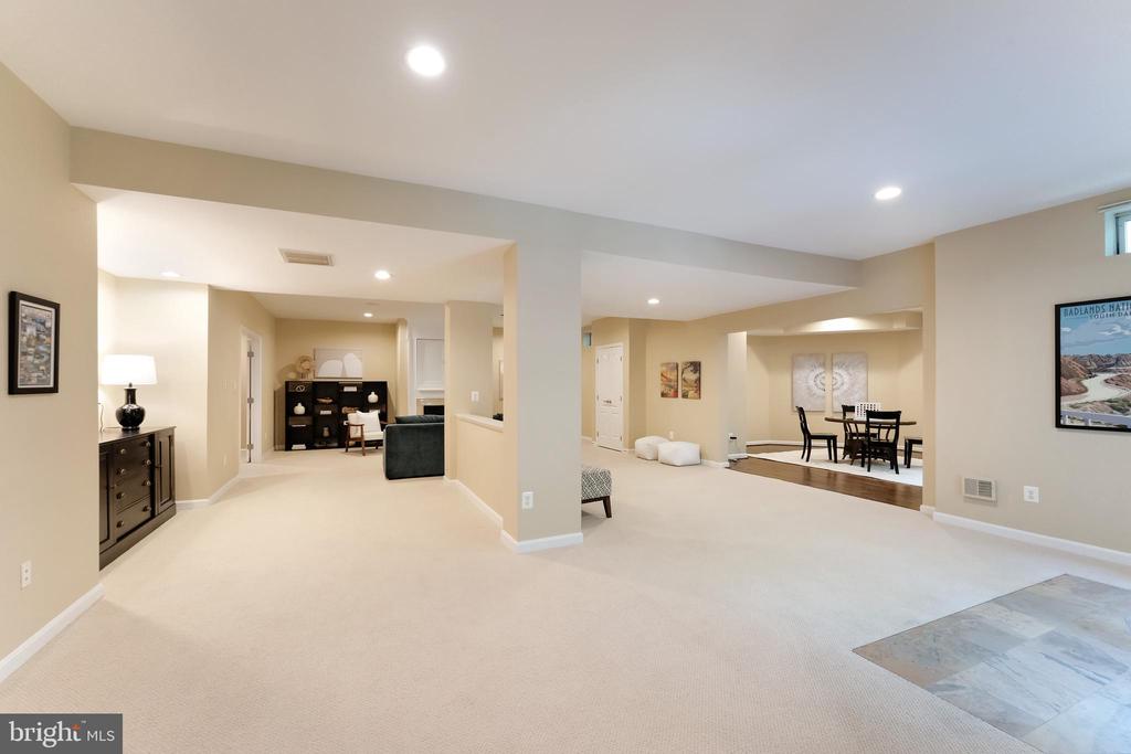 1305 NEWKIRK COURT