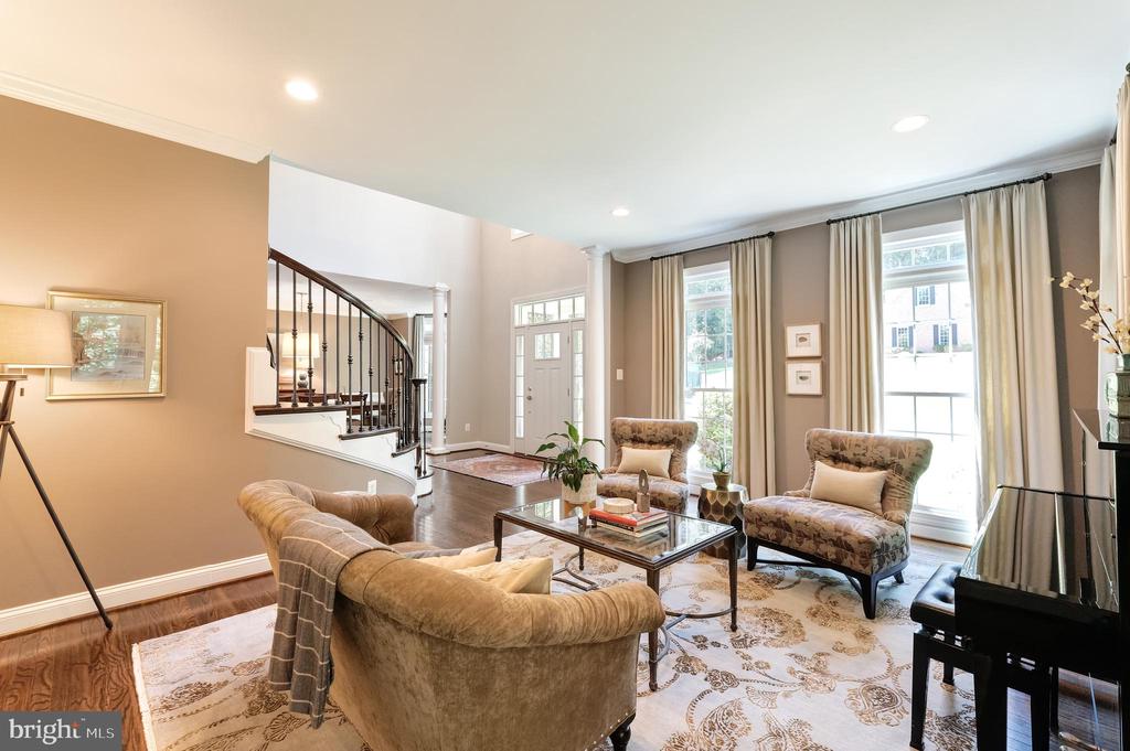 1305 NEWKIRK COURT