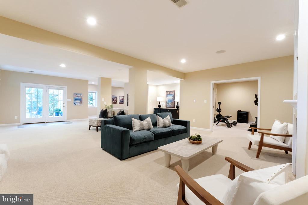 1305 NEWKIRK COURT