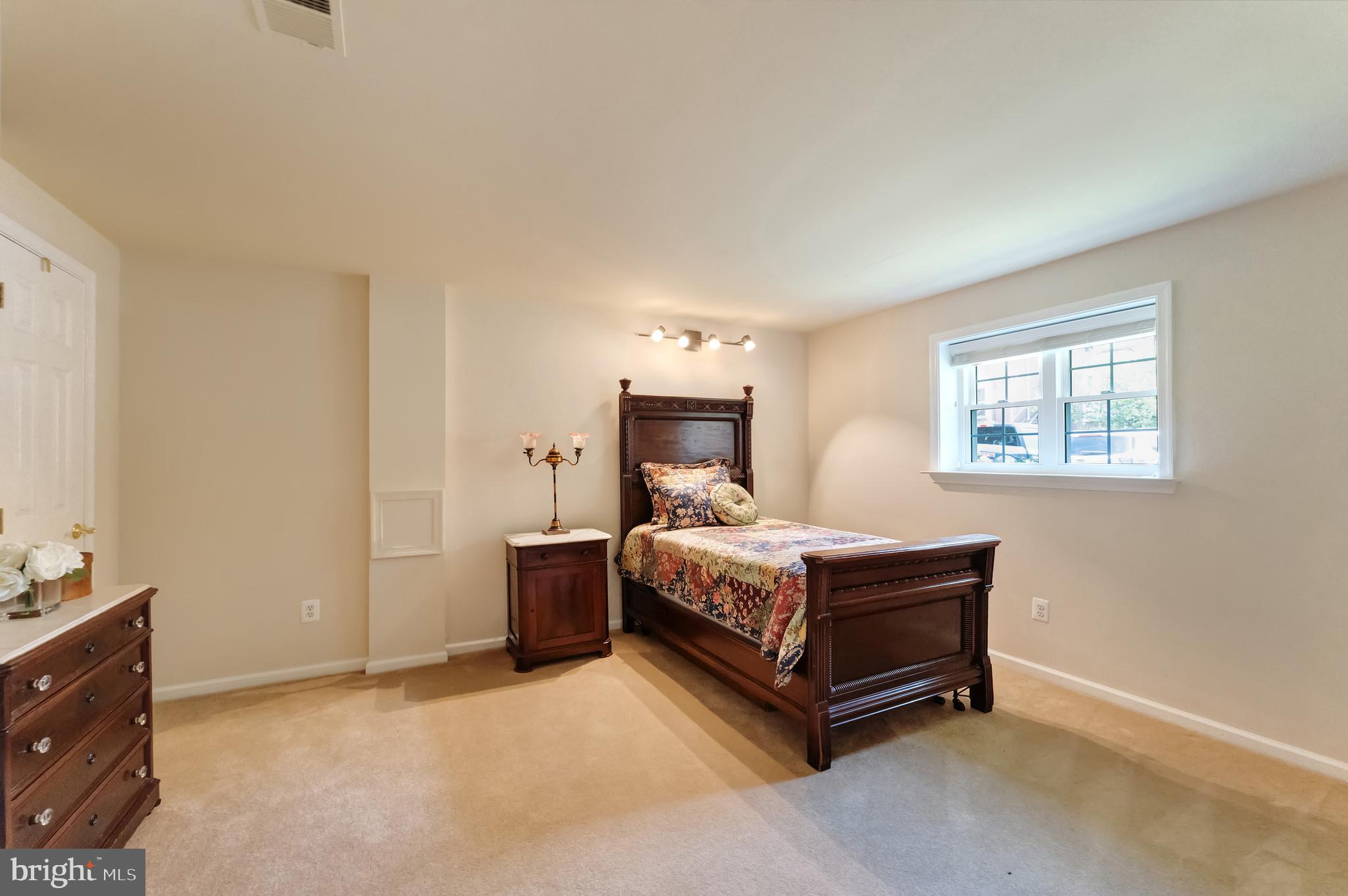 13116 Ashnut Ln