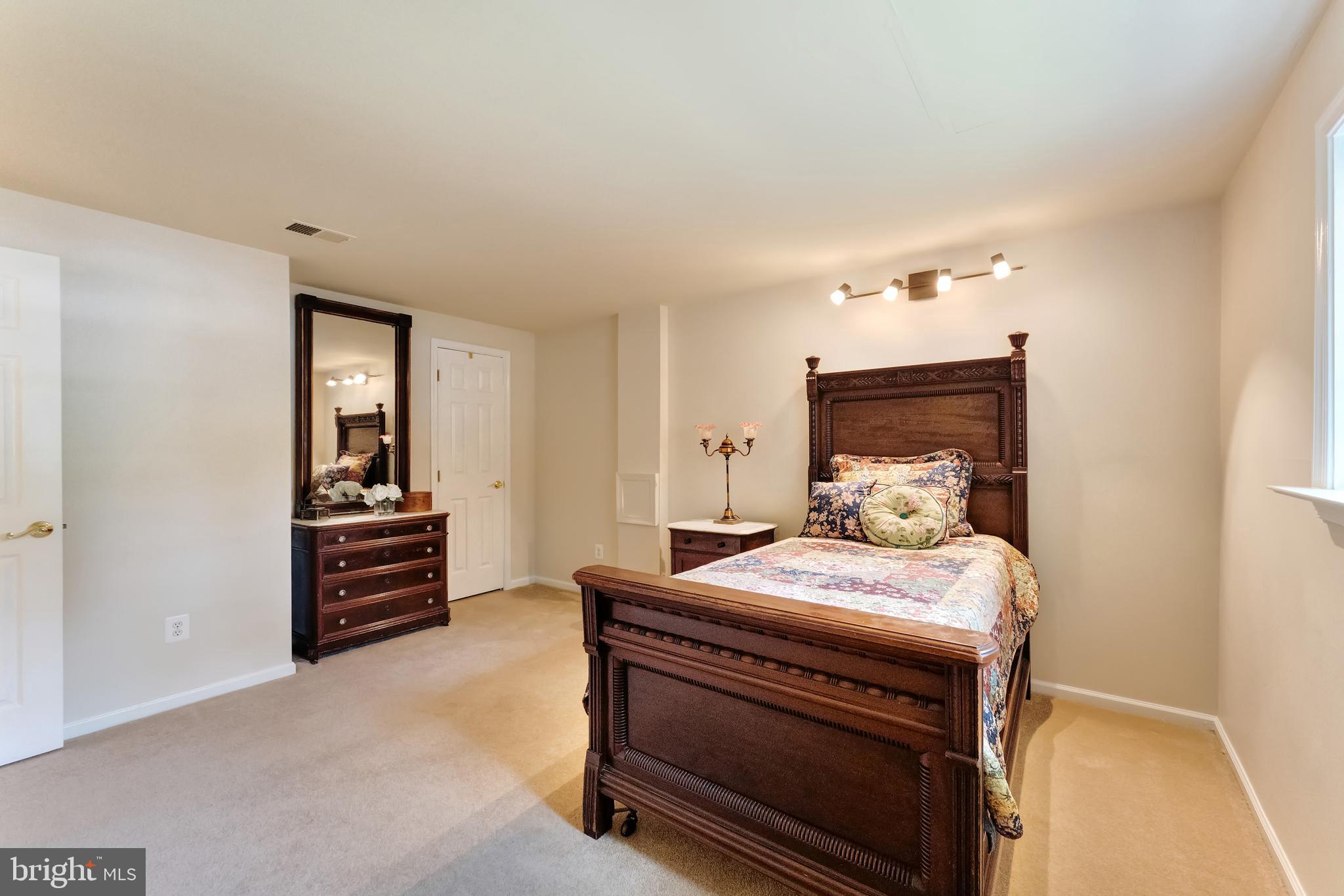 13116 Ashnut Ln