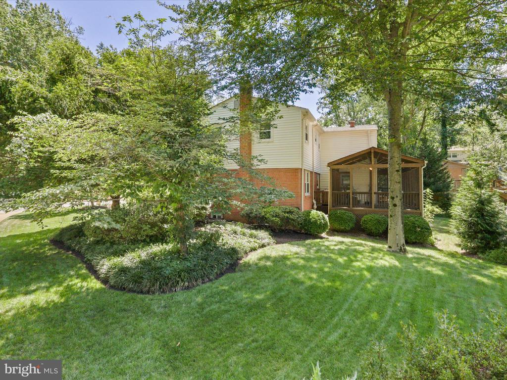 6632 Reynard Dr