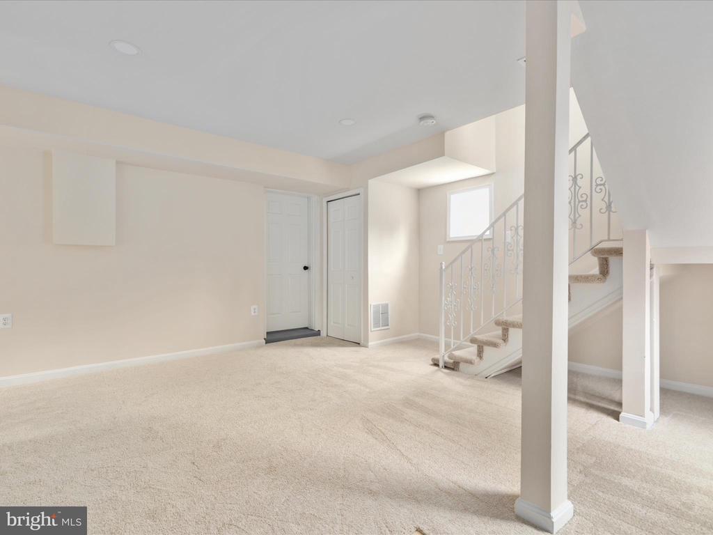 5625 MAXINE COURT