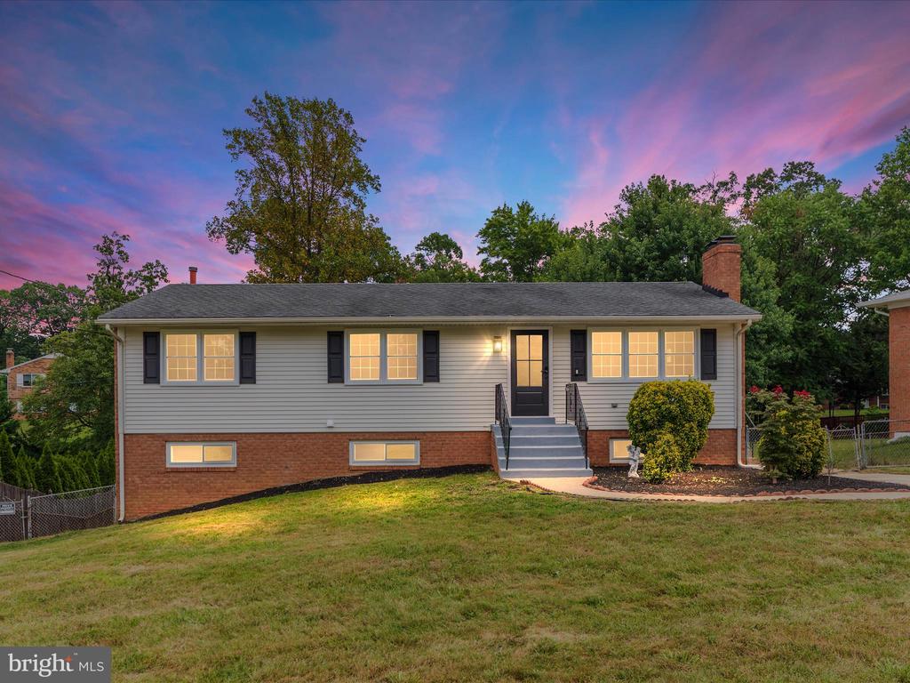 5625 MAXINE COURT