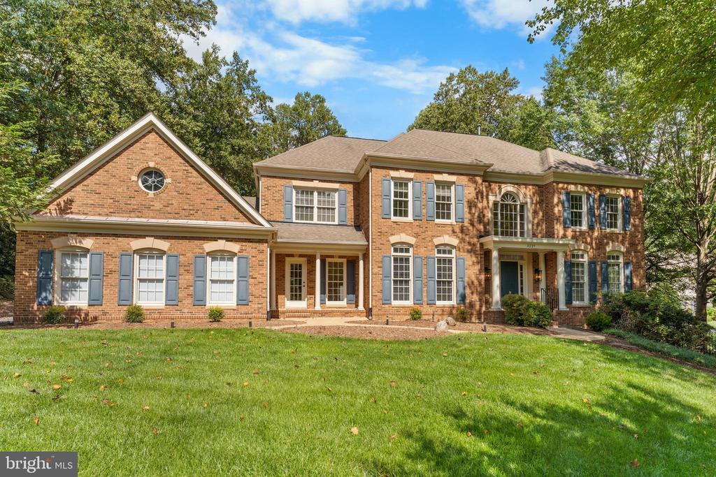 3227 FOXVALE DRIVE