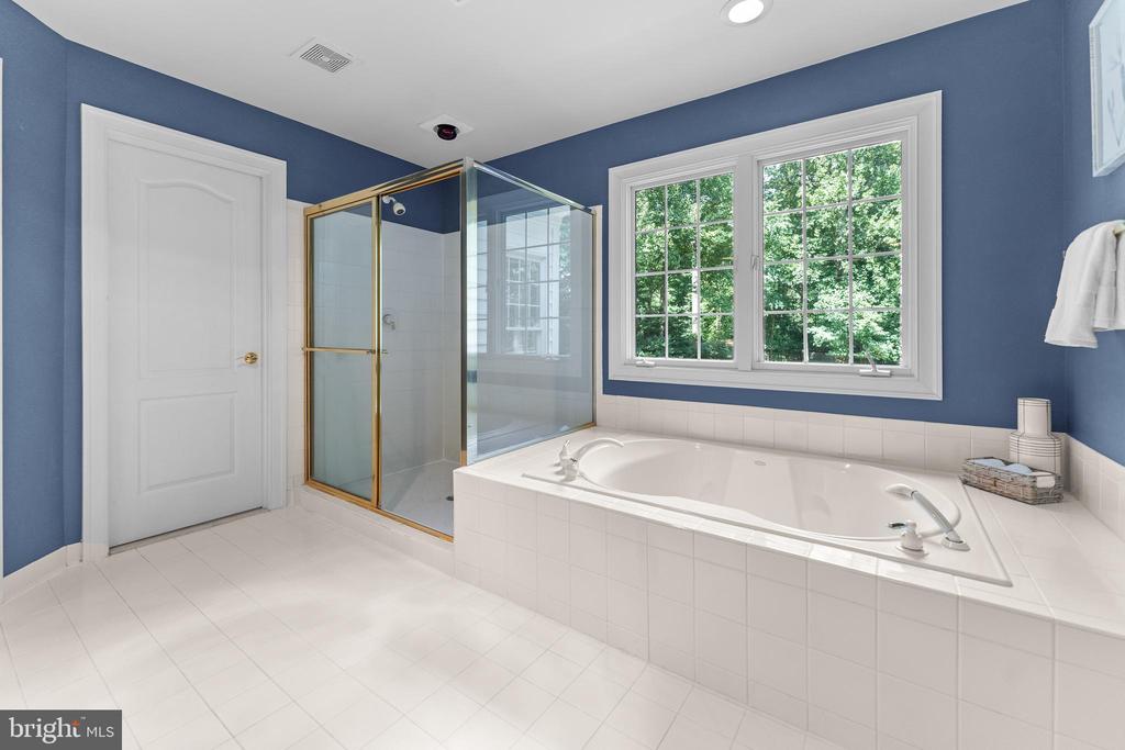 3227 FOXVALE DRIVE