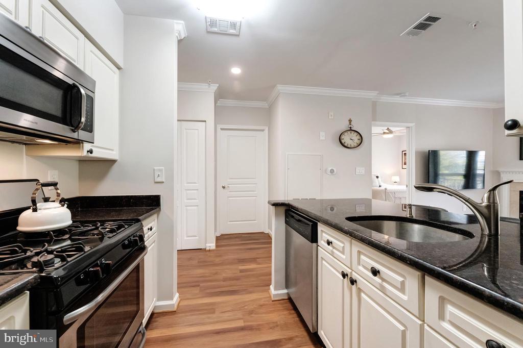 12913 ALTON SQUARE 217