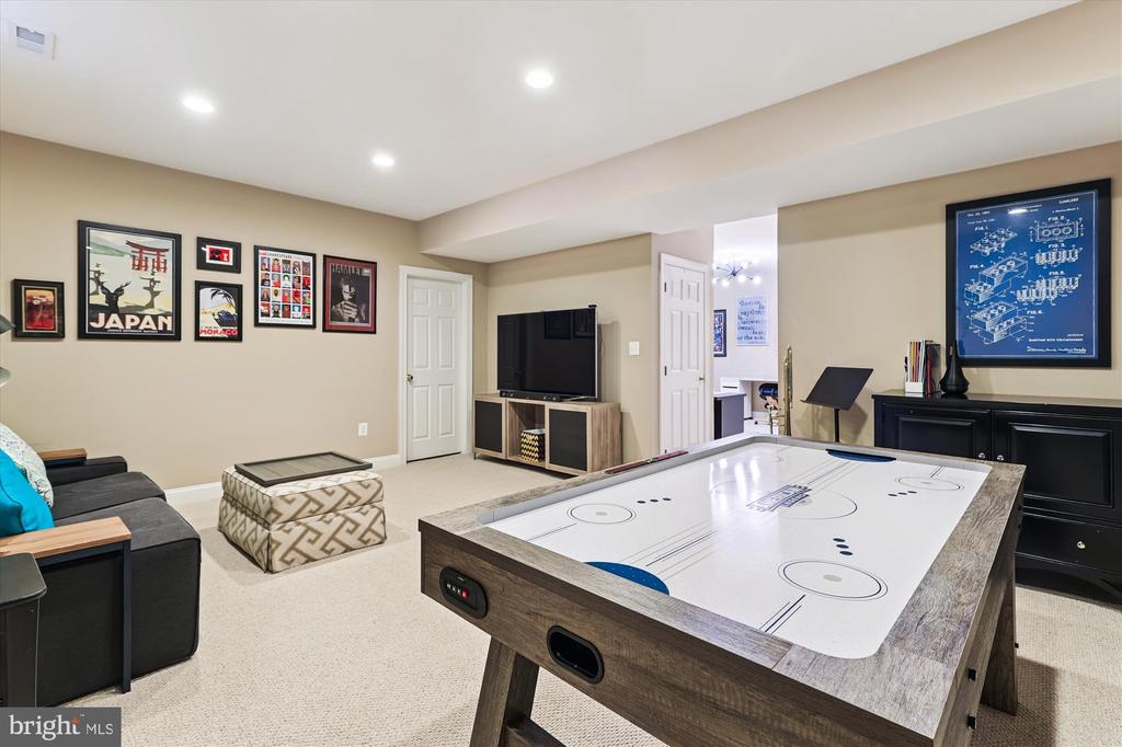 8049 WINSTEAD MANOR LANE