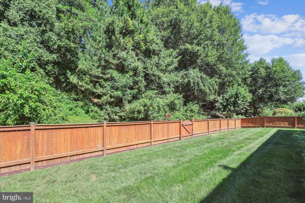 8049 WINSTEAD MANOR LANE