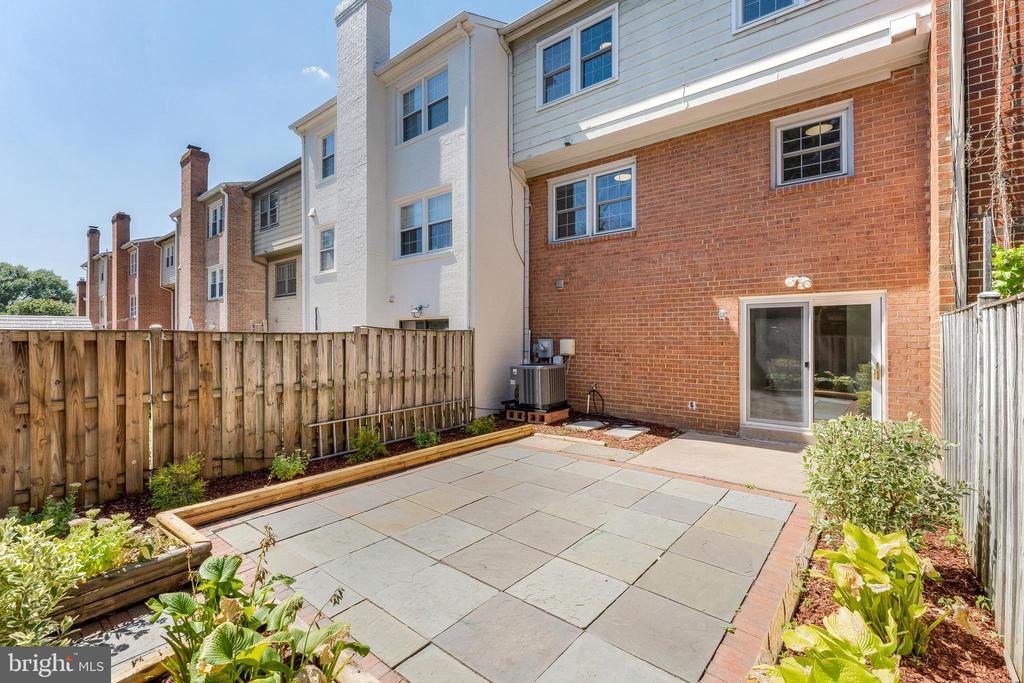 7462 COVENT WOOD COURT