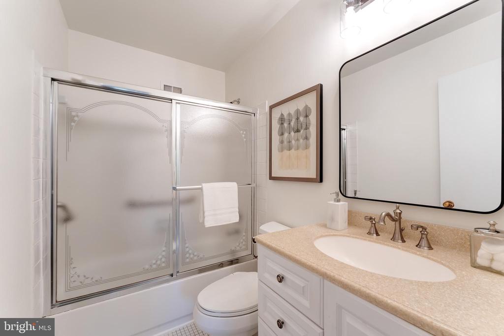 7462 COVENT WOOD COURT
