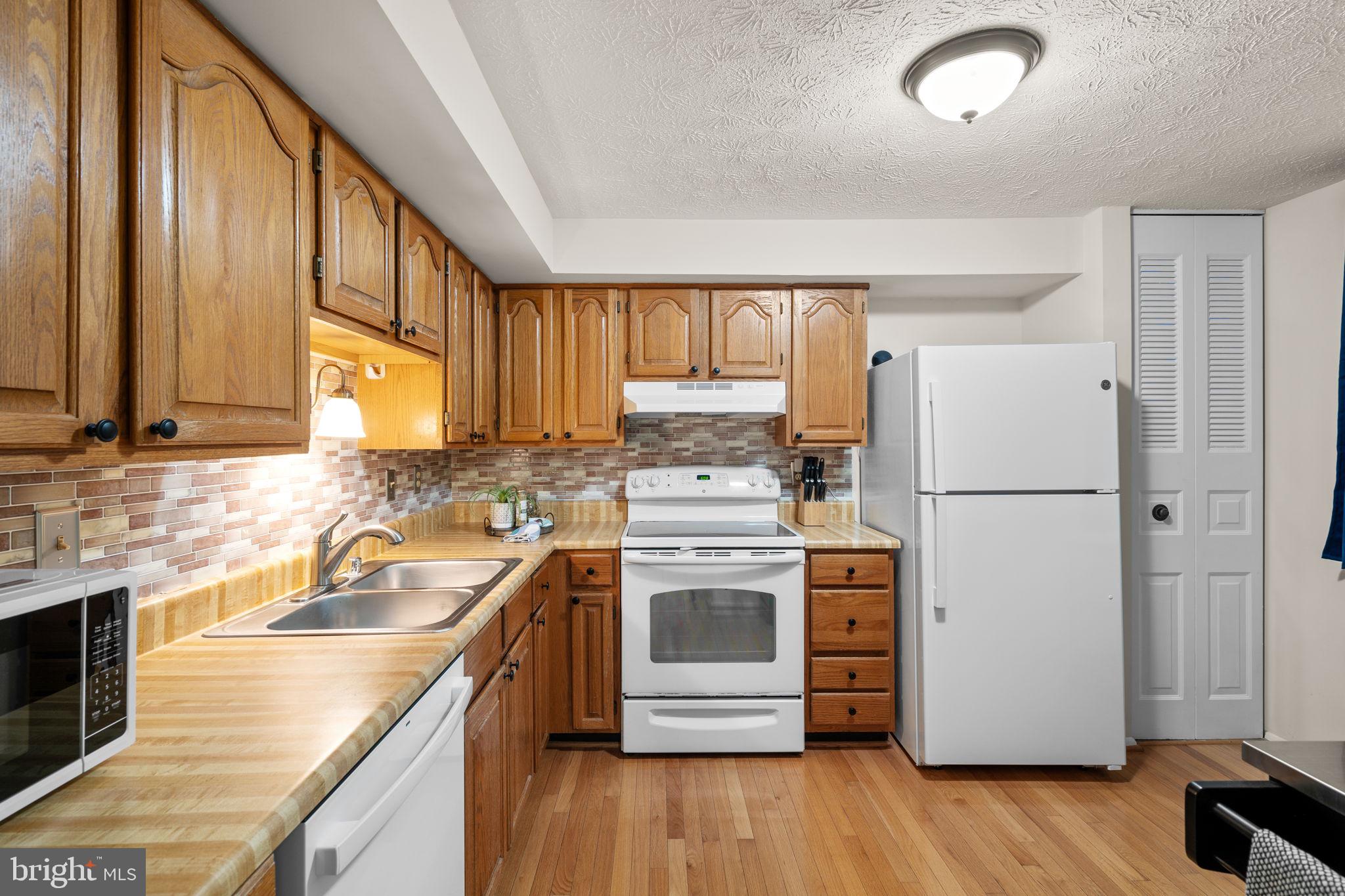 2306 MIDDLE CREEK LANE