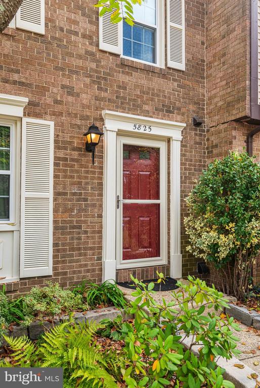 5825 HIGH BLUFF COURT