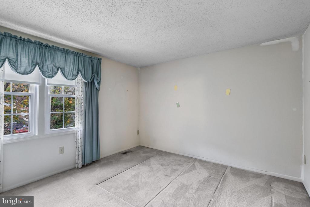 5825 HIGH BLUFF COURT