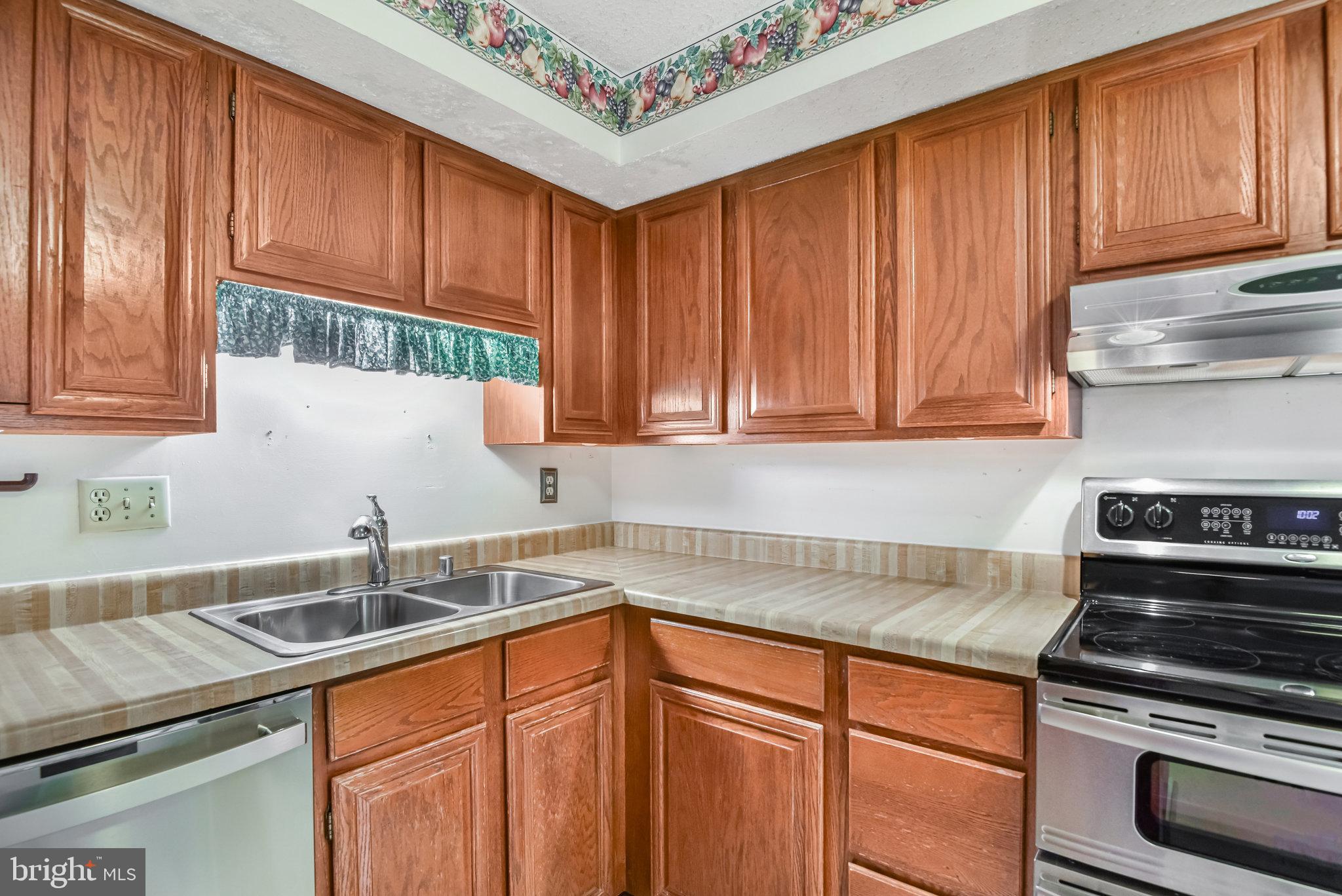 5825 HIGH BLUFF COURT