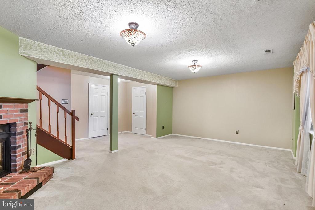 5825 HIGH BLUFF COURT