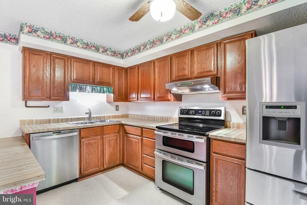 5825 HIGH BLUFF COURT