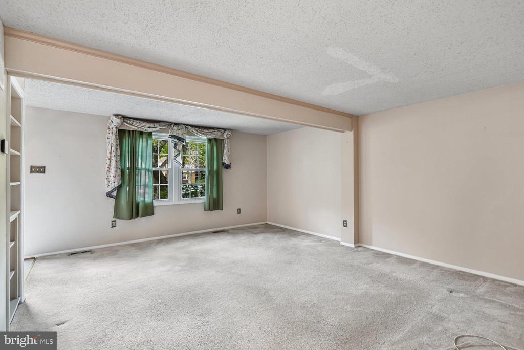 5825 HIGH BLUFF COURT