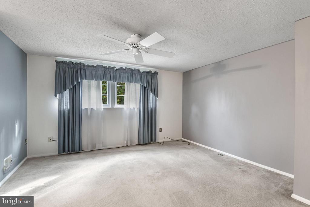 5825 HIGH BLUFF COURT