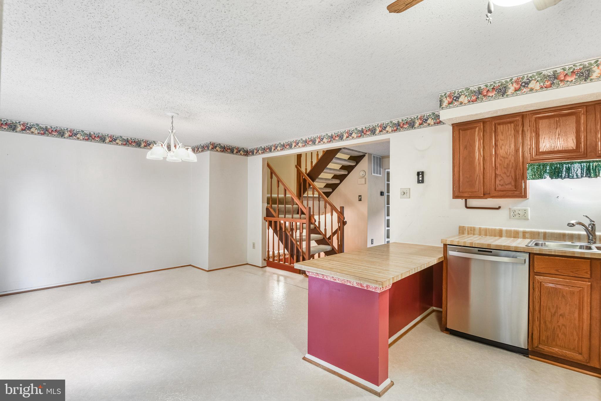 5825 HIGH BLUFF COURT