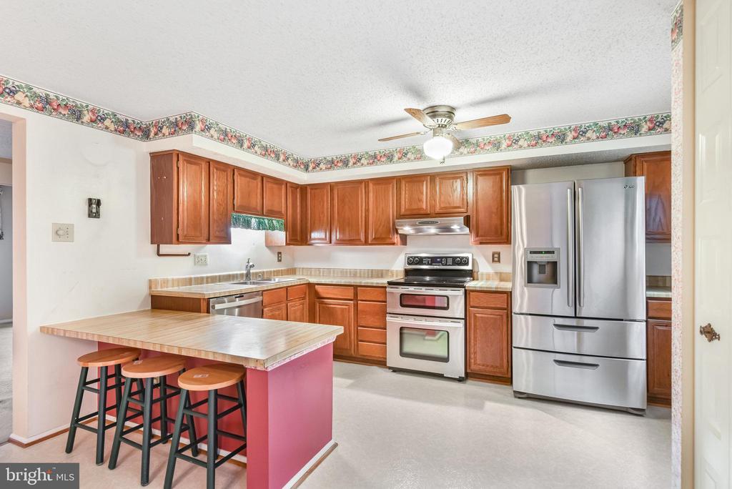 5825 HIGH BLUFF COURT