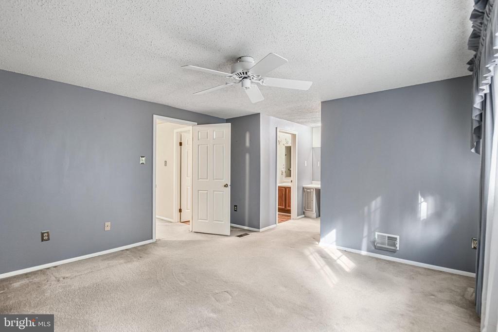 5825 HIGH BLUFF COURT