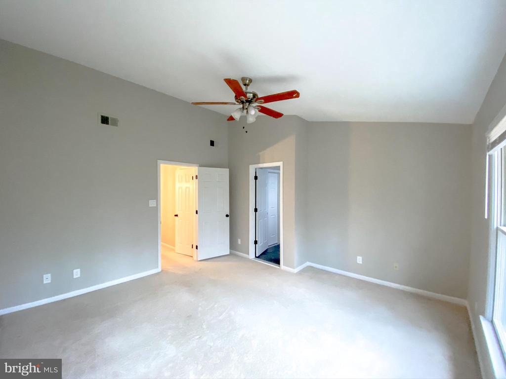 1603 OAK SPRING WAY
