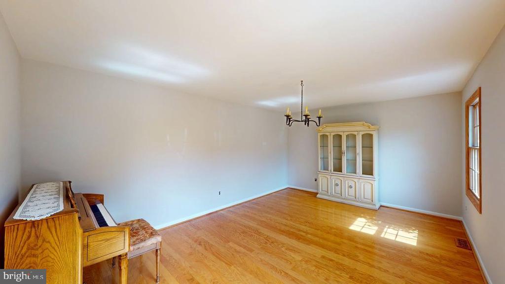1213 TERRYLYNN COURT