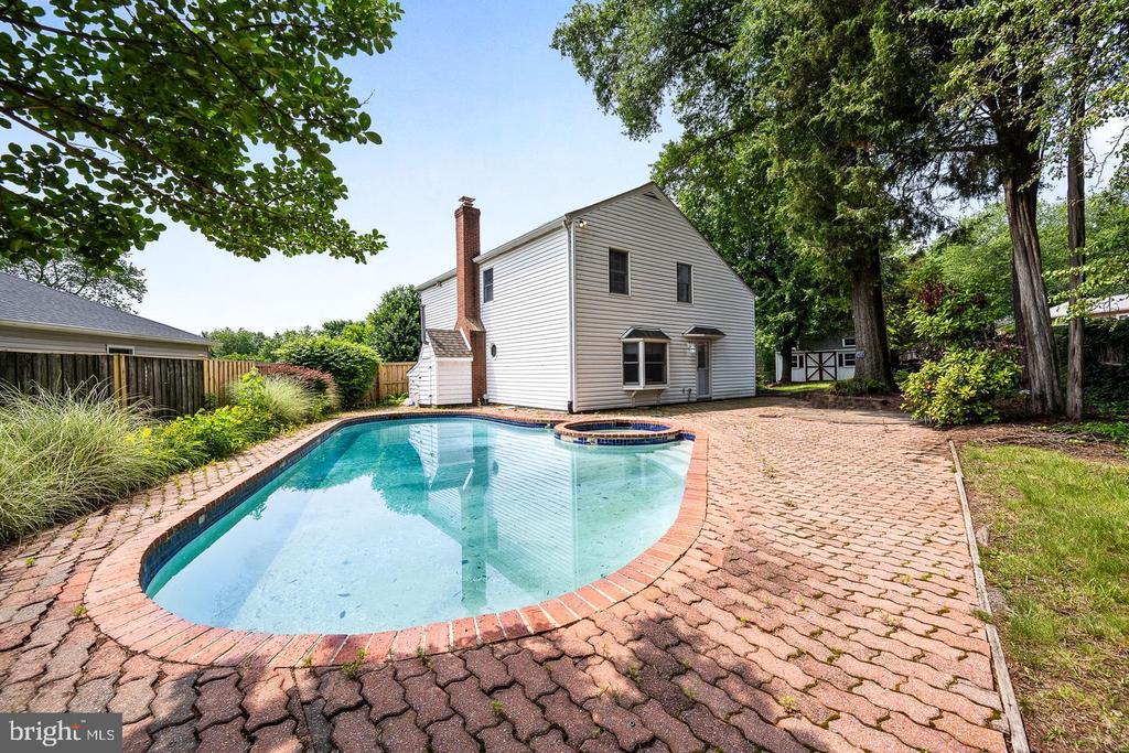 1213 TERRYLYNN COURT